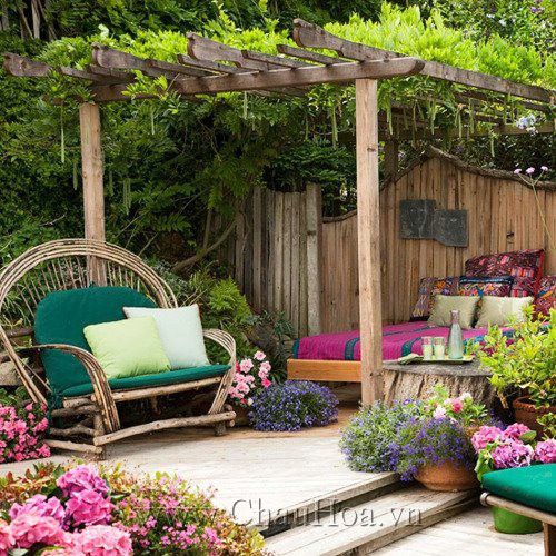 Bày trí chậu hoa đẹp cho patio sân vườn thêm hoàn hảo